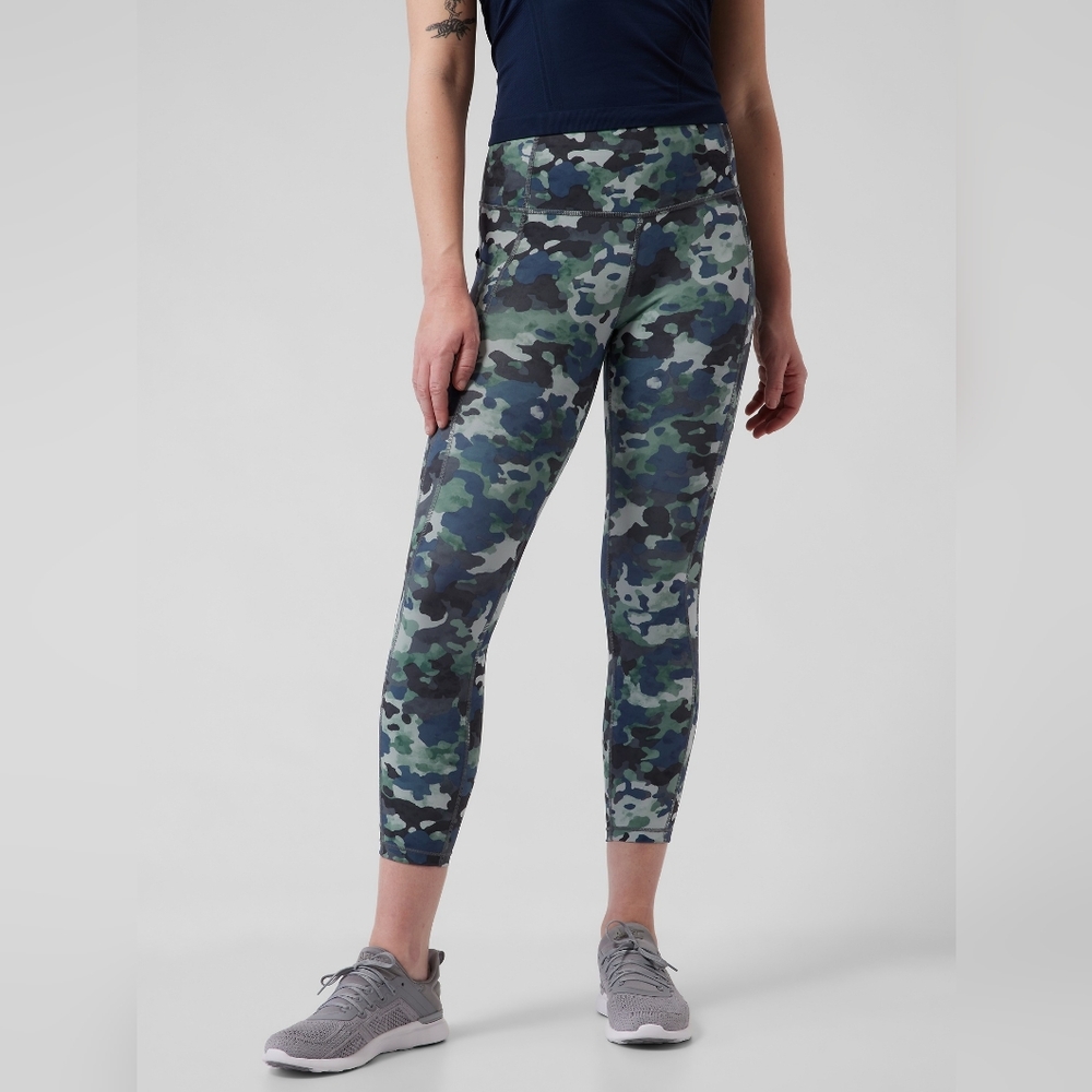 NWT Athleta Ultimate Stash 7/8 Tight Size S/PP/P In Cloud Camo Dress Blue